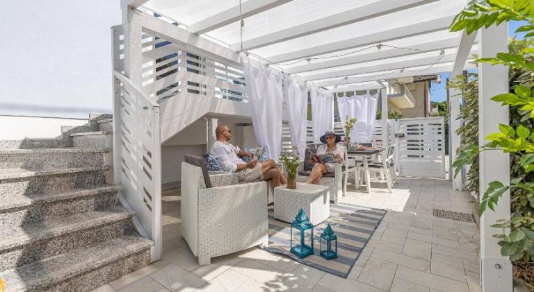 Charming apartment with BBQ, hot tub & patio | Close to the beach | Dogs allowed — photo 4