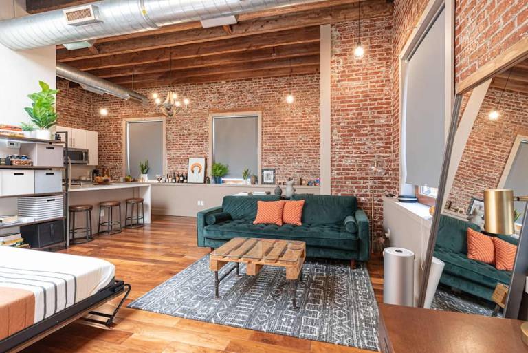 The Cosmopolitan Loft 15 MIN to NYC Times Sq