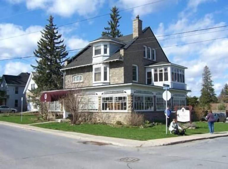 Bed and breakfast  Black Lake