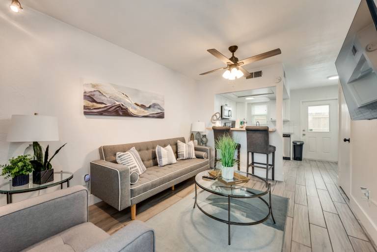 Children-friendly nice vacation home with pool & garden | Pet-friendly in Irving, TX