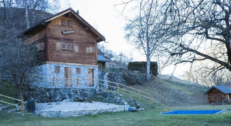 Chalet with pool in Vex