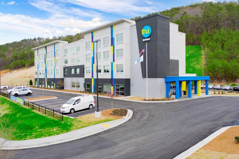 Tru by Hilton Cartersville — photo 5