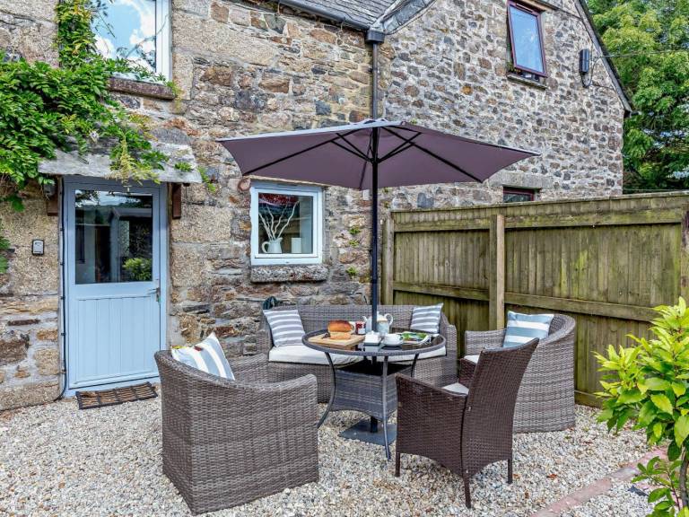 Cottage with hot tub, barbeque & garden — photo 2