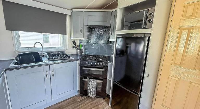 Modern 6 Berth Caravan For Hire At Fantasy Island In Skegness Ref 58009D — photo 5