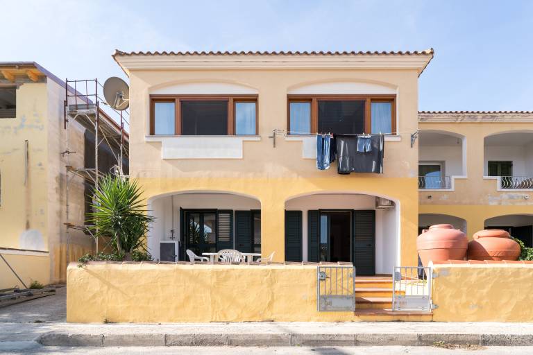 Apartment 'Nerino' with Private Terrace, Wi-Fi and Air Conditioning in Teo