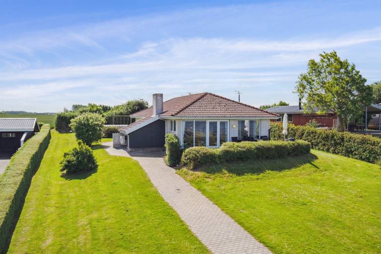 Family-friendly lovely vacation home with sauna, jacuzzi & yard | Sea view | Pets allowed — photo 3