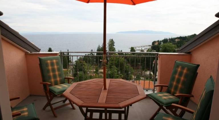 Holiday apartment with garden, patio & BBQ — photo 3