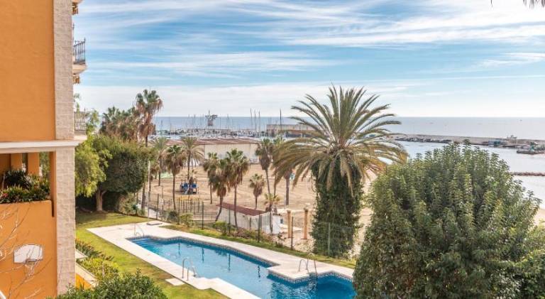 Fully equipped apartment with yard & pool | Next to the beach | Perfect for remote work | Pet-friendly — photo 4