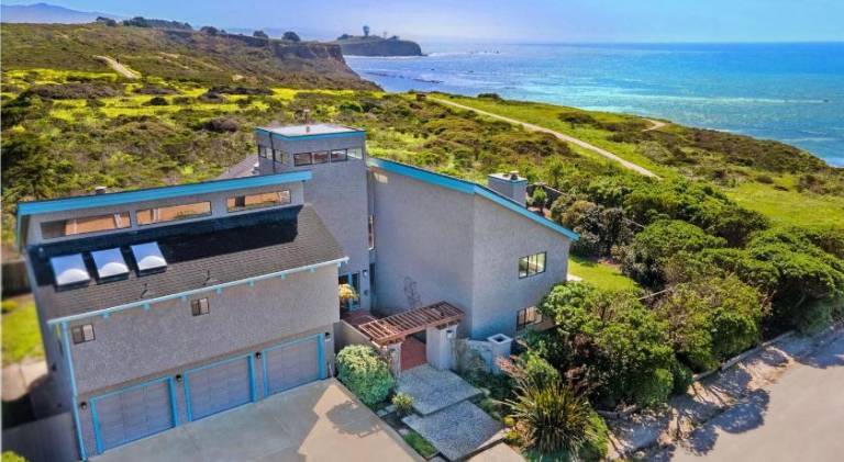 Unmatched Ocean Beach and Mountain Views Family-Friendly Retreat in San Mateo, CA