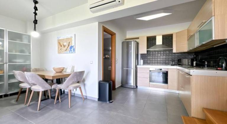 Villa with patio, BBQ & yard — photo 4