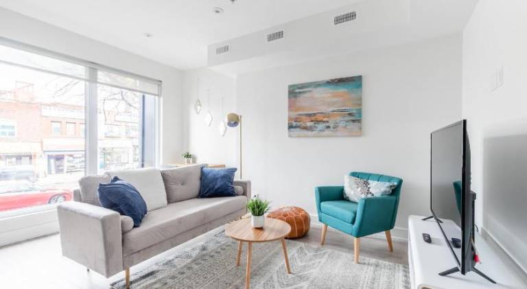 Stylish 3BR Condo near High Park Trails Nearest Intersection Dundas St W