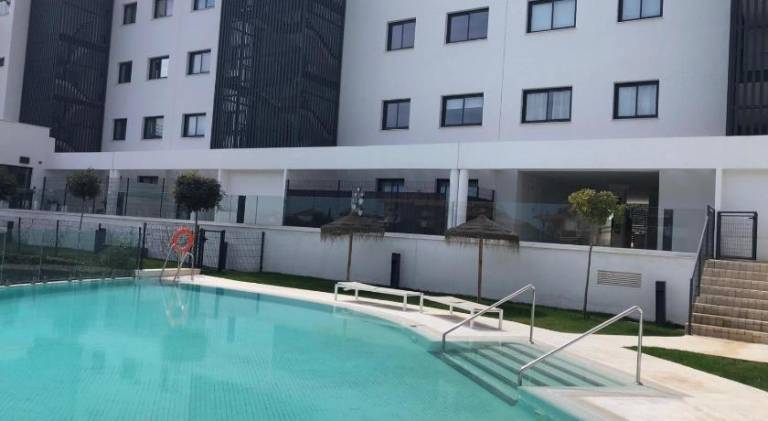 Fully equipped holiday apartment with patio, garden & pool | Good for workation | Pet-friendly — photo 5