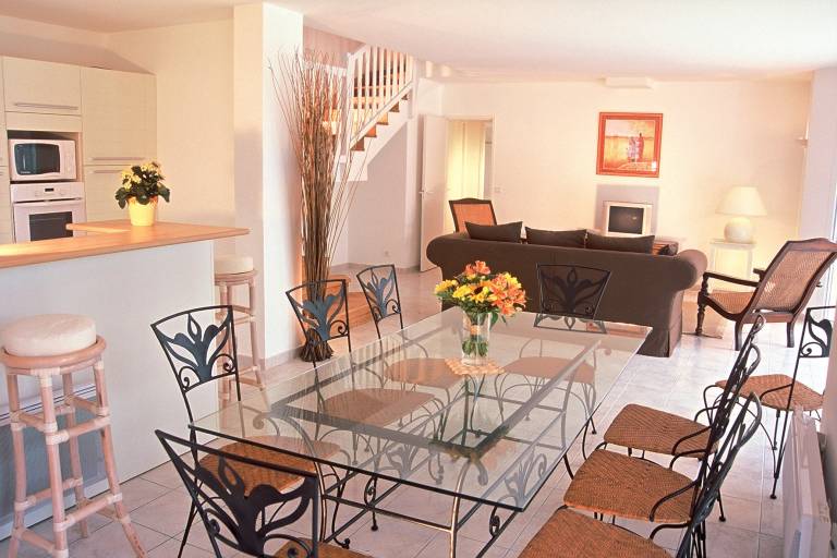 Children-friendly nice villa with yard, pool & patio | Golf view | Pets allowed — photo 2