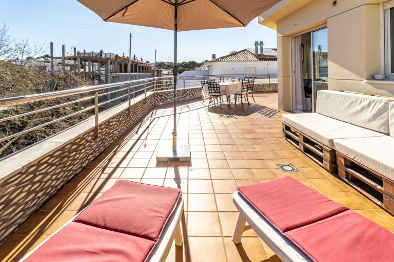 Apartment with patio | Sea view — photo 4