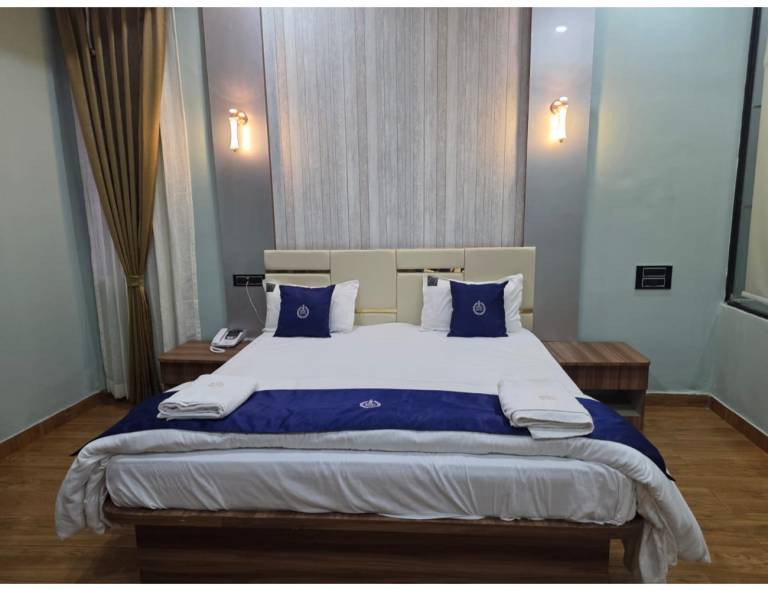 The Royall Hotel & Royall Banquet