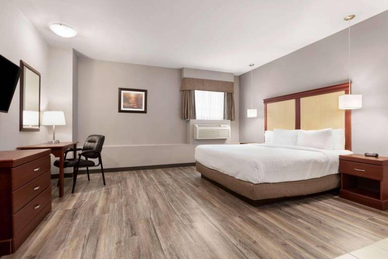 Signature Stay Inn and Suites — photo 2