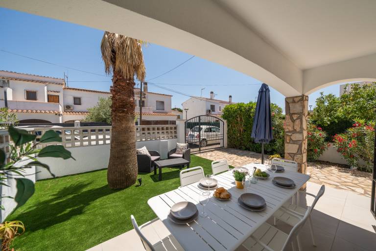 Villa with yard, pool & BBQ | Dogs allowed — photo 3