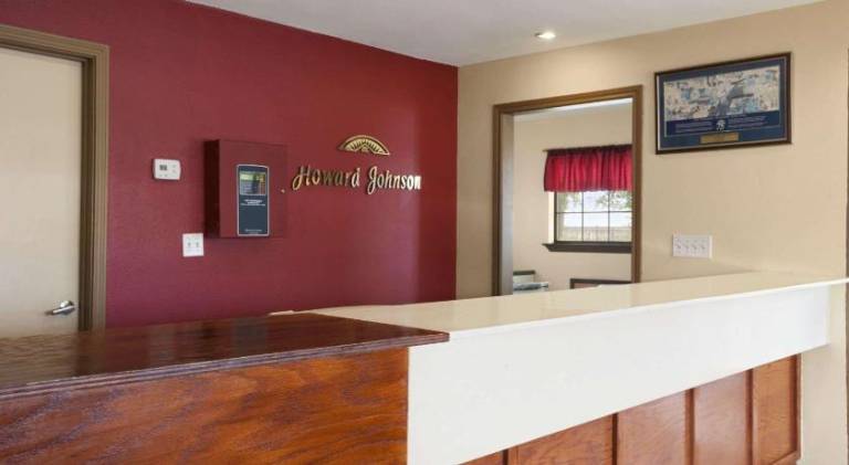 Howard Johnson by Wyndham Grand Prairie Near Lone Star Park — photo 5