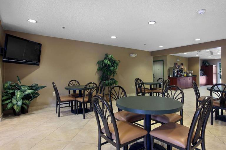 Microtel Inn & Suites by Wyndham Palm Coast I-95 — photo 5