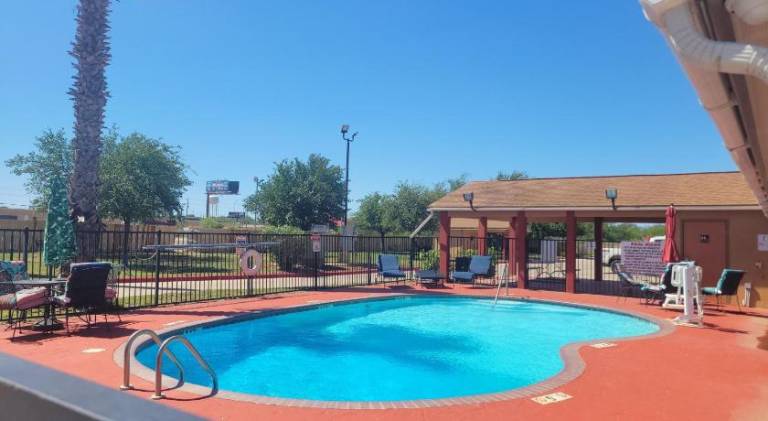 Cotulla Whitten Inn — photo 3