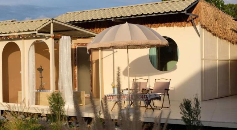 นานาก๋างโต้ง คาเฟ่&Glamping in Kanchanaburi