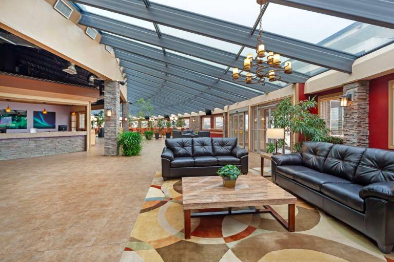 Best Western Plus Mirage Hotel & Resort in High Level, AB
