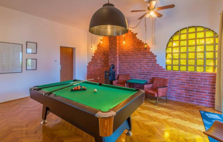 Family-oriented villa with private pool, patio & garden | Pet-friendly — photo 4