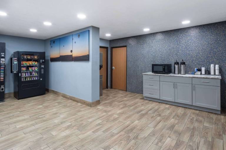 Travelodge by Wyndham Albuquerque East