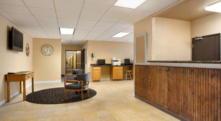Travelodge by Wyndham Gillette — photo 2