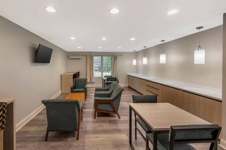 MainStay Suites Sterling near Dulles Town Center — photo 2