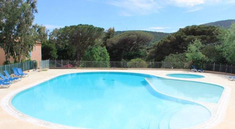 Apartment with pool & terrace — photo 4