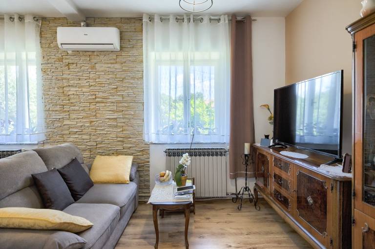 Fully equipped rental apartment with patio & yard | Pet-friendly in Pula
