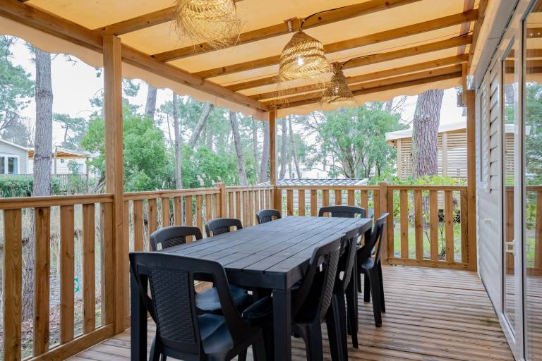 The Bassin Cabin – 3-Bedroom Mobile Home with Terrace and Pool in Lège-Cap-Ferret