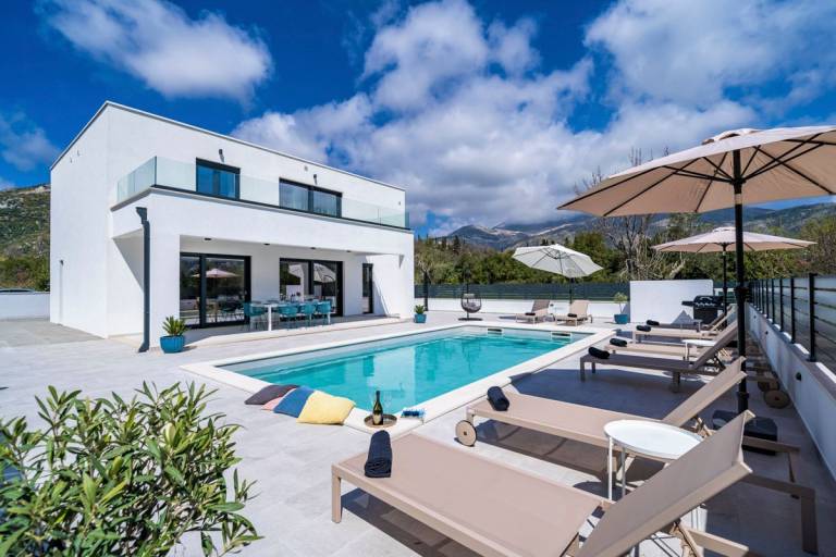 Family-oriented charming villa with garden, terrace & grill | Pets allowed in Zupa dubrovacka