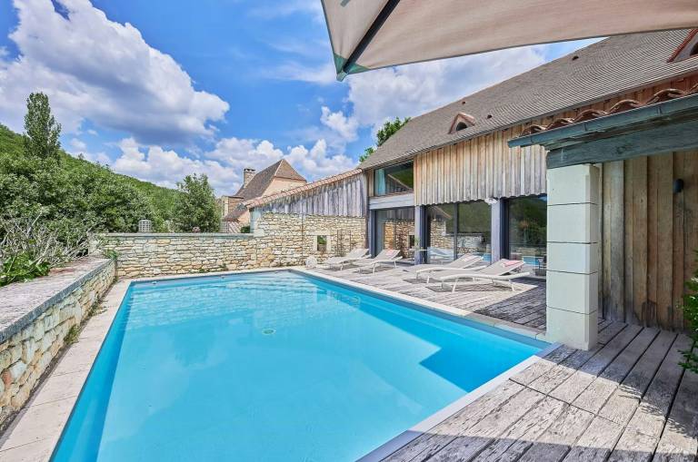 Child-friendly pleasant house with yard, private pool & patio | Pets allowed in Gaillard