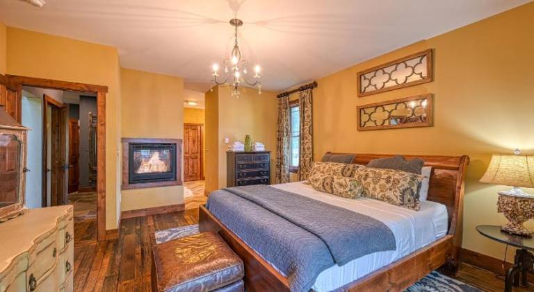 House with hot tub | Pets are welcome — photo 2
