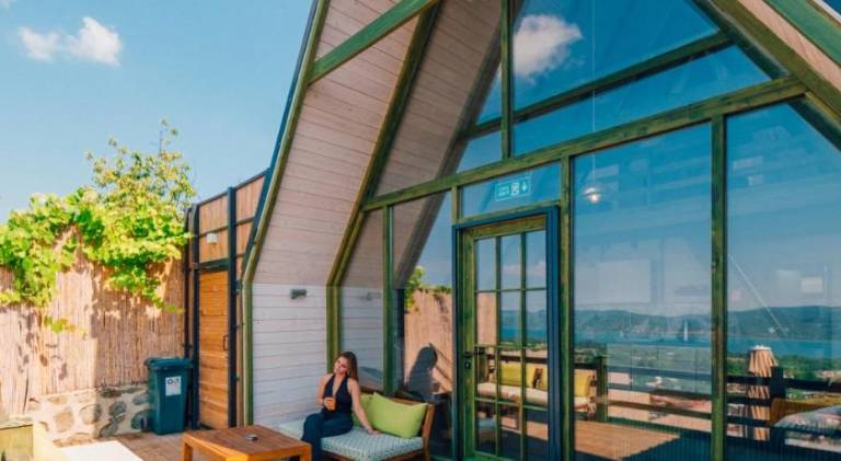 Chalet with pool, terrace & yard — photo 5
