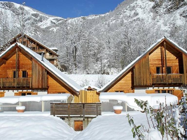 Chalet with private pool — photo 3