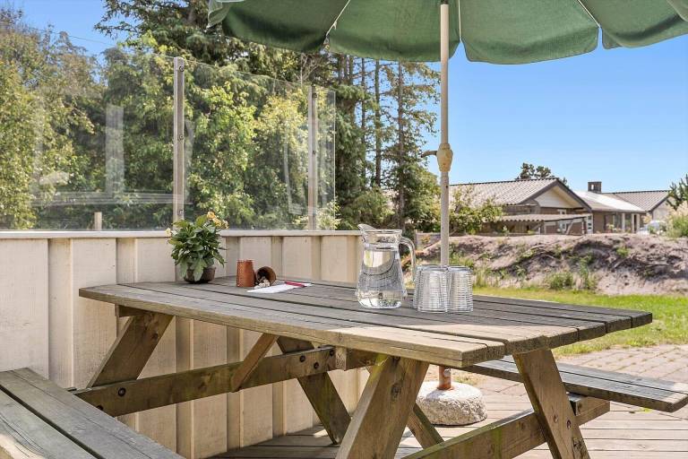 Vacation home with jacuzzi, terrace & barbecue — photo 3