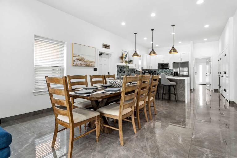 Vacation home with yard, barbecue & private pool | Water view | Suitable for remote work — photo 4