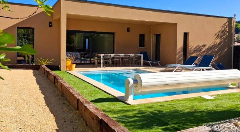 Villa with grill, garden & private pool | Perfect for remote work in Aubenas