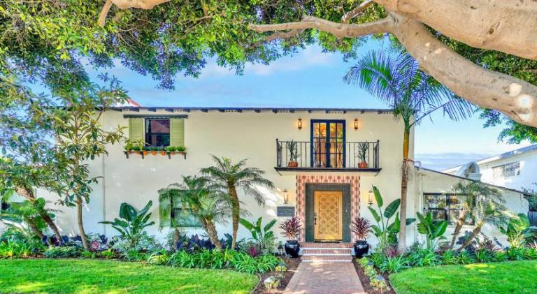 Vacation home with grill, patio & garden in Long Beach, CA