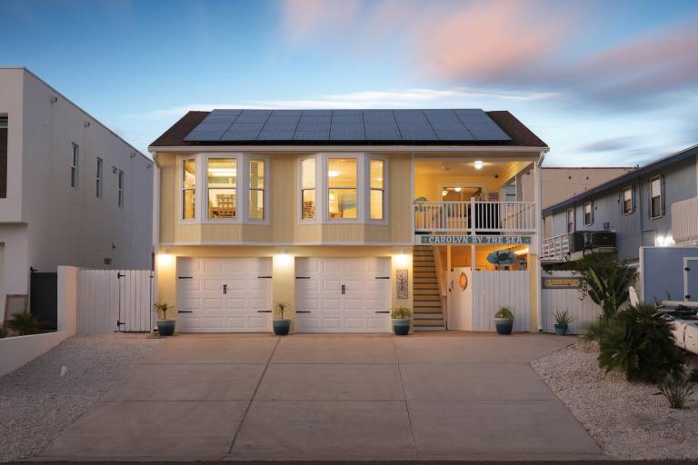 Vacation home with pool, terrace & yard — photo 2