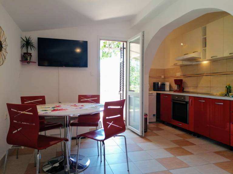 Two bedroom apartment near beach Okrug Gornji, Čiovo (A-25387-a) — photo 3