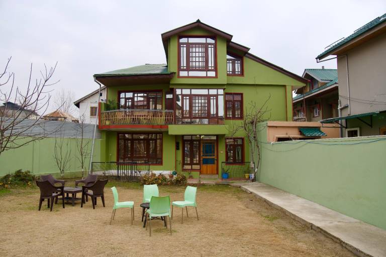 Villa with barbeque & yard — photo 3