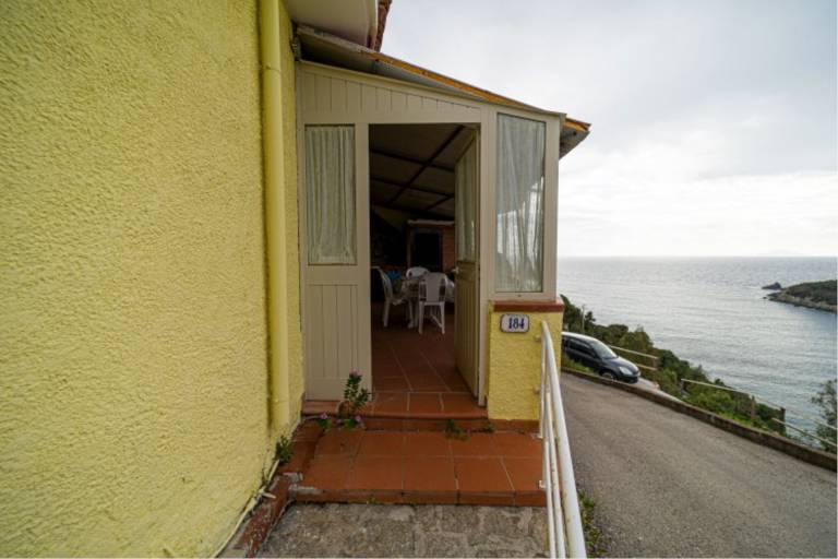 Le Isole with large terrace overlooking the sea — photo 3