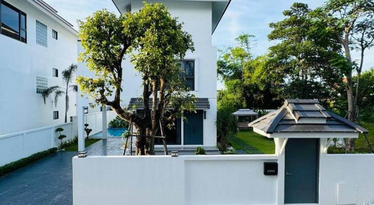 Chiang Mai City Center Luxury Pool Villa 4 Bedrooms 5 Bathrooms, Close to Chang Klan Road Business D — photo 5