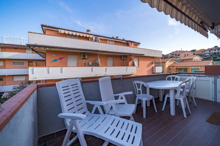 Holiday apartment with patio — photo 3