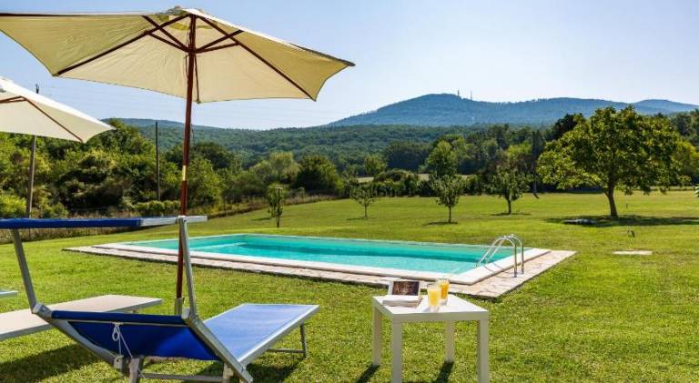 Vacation home with pool — photo 3