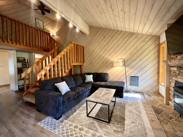 Pet Friendly 1+Loft with Views on Snowcreek Meadow — photo 2